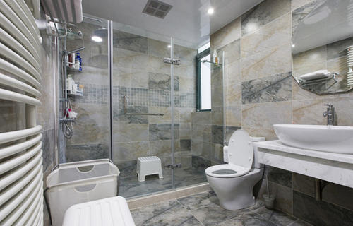 卫生间瓷砖可不能随便选，别墅装修卫生间装修瓷砖选择的注意事项